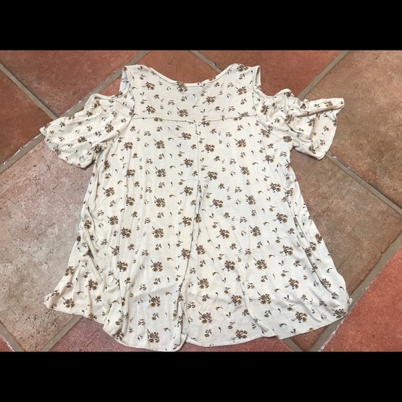 Open Shoulder Floral Top - Picture 4 of 4